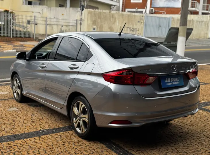 CITY 1.5 LX Sedan 16V