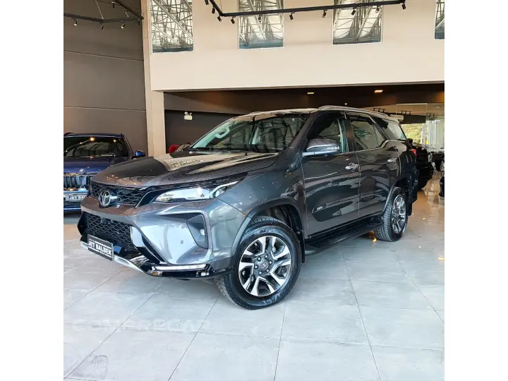 HILUX SW4 2.8 D-4D TURBO DIESEL SRX PLATINUM 7L 4X4 AUTOMÁTI