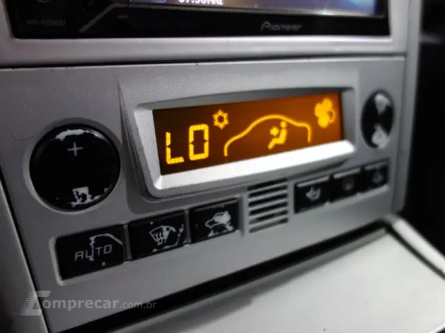 VECTRA SEDAN - 2.0 MPFI ELEGANCE 8V 4P MANUAL