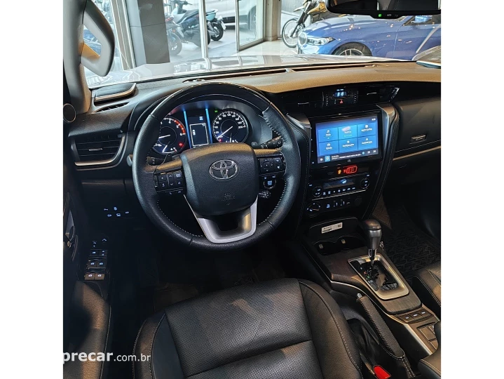 HILUX SW4 2.8 D-4D TURBO DIESEL SRX 7L 4X4 AUTOMÁTICO