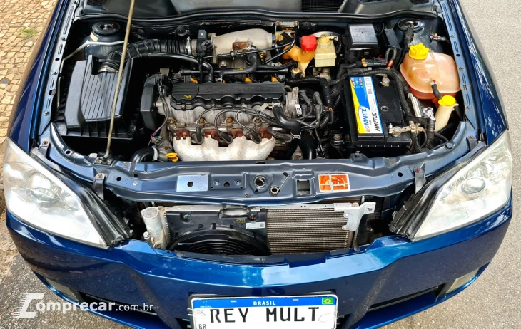 ASTRA 1.8 MPFI GL Sedan 8V
