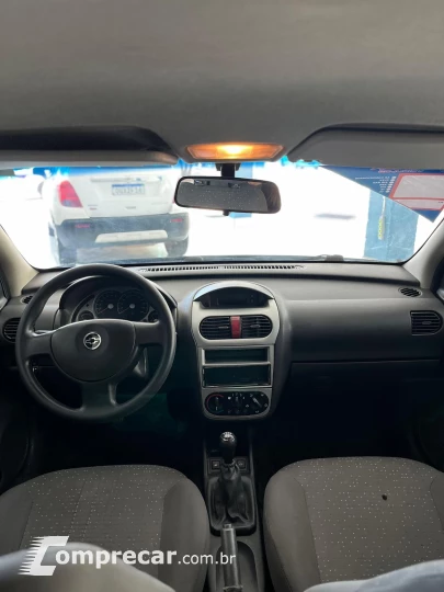CORSA 1.4 MPFI Premium Sedan 8V