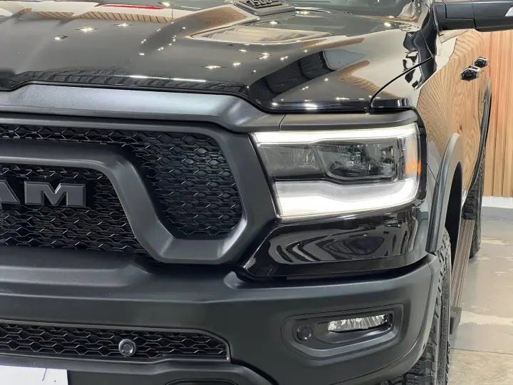 1500 5.7 V8 GASOLINA REBEL CD 4X4 AUTOMÁTICO