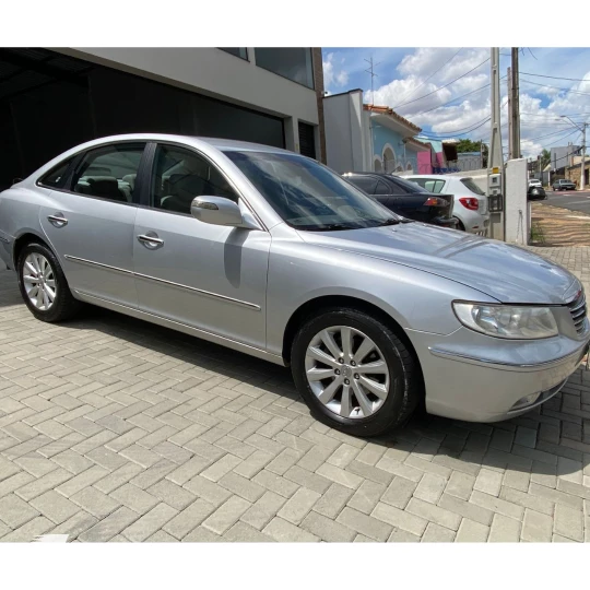 AZERA 3.3 MPFI GLS Sedan V6 24V