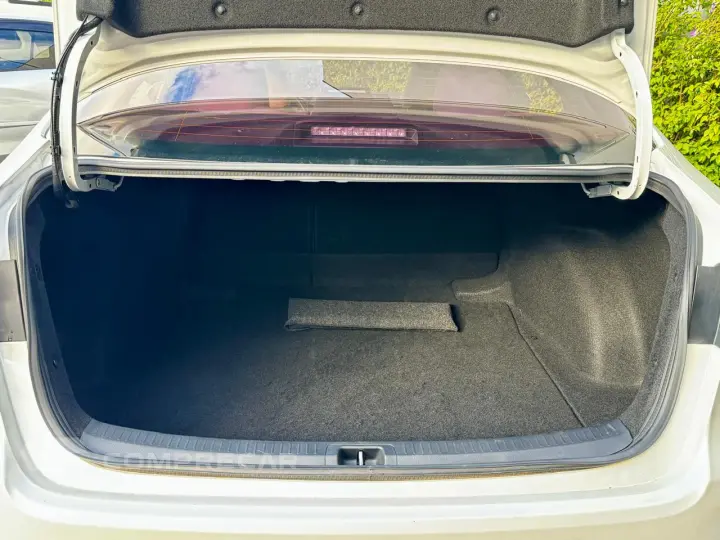 COROLLA 1.8 VVT-I Hybrid Altis Premium