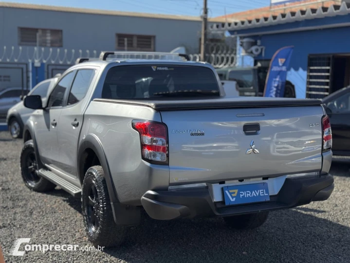 L200 Triton Outdoor GLS 2.4 4x4 Diesel Automática