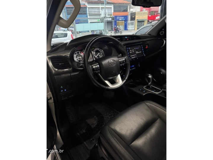 HILUX 2.8 D-4D TURBO DIESEL CD SRX 4X4 AUTOMÁTICO