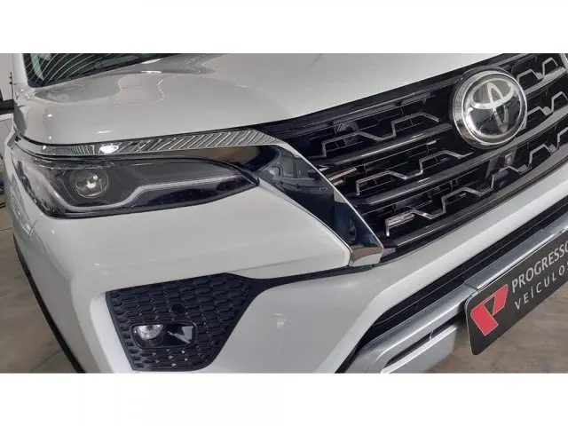 HILUX SW4 - 2.8 D-4D TURBO SRX 4X4 AUTOMÁTICO