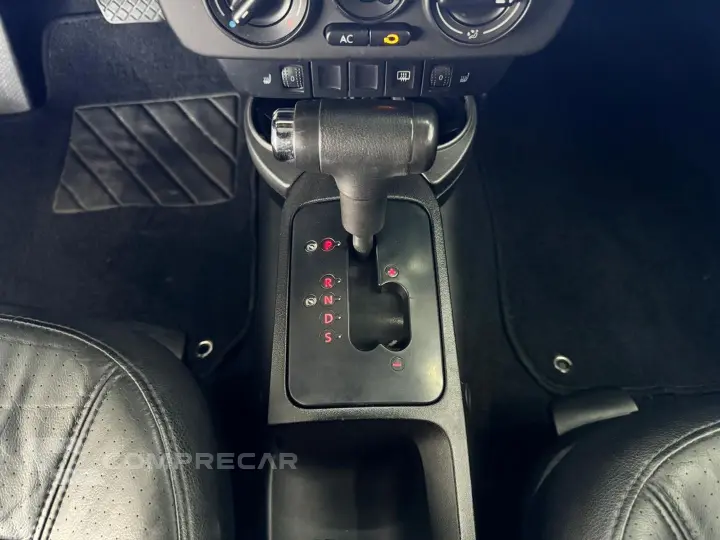 New Beetle 2.0 Mi 8V Gasolina 2P Automático