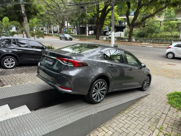 COROLLA 1.8 VVT-I Hybrid Altis Premium