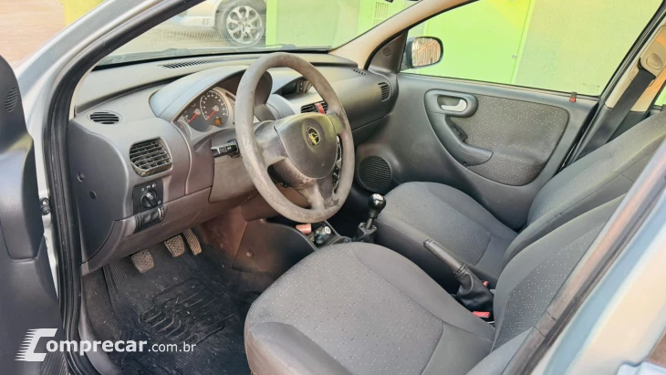 CORSA 1.4 MPFI Premium Sedan 8V
