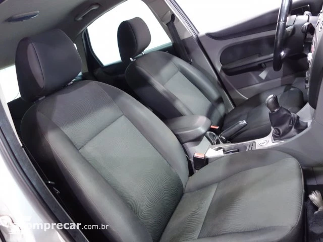 FOCUS HATCH - 2.0 GLX 16V 4P MANUAL