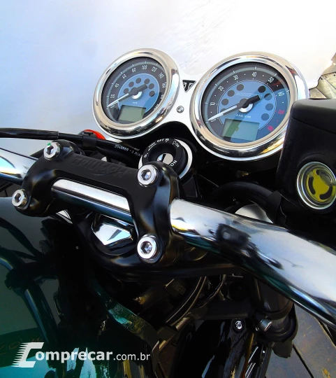 TRIUMPH BONNEVILLE T100 900