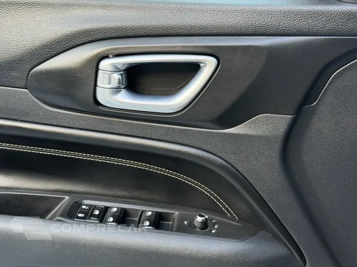 COMMANDER 1.3 T270 TURBO FLEX LONGITUDE AT6