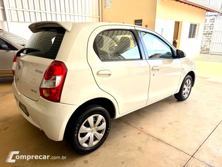 Etios Hatch XS 1.5