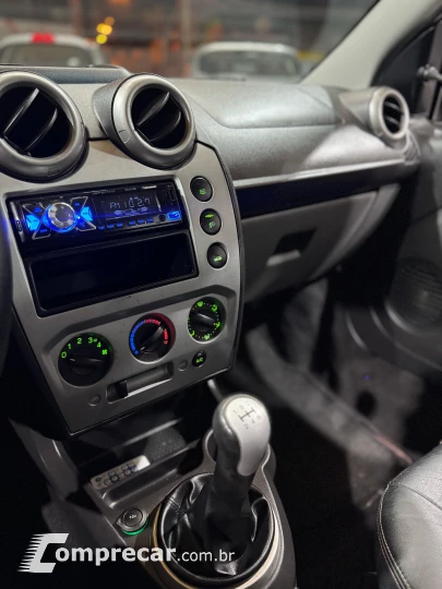 FIESTA 1.6 MPI Class Hatch 8V