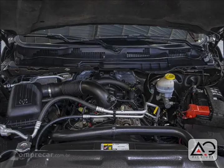 CLASSIC 5.7 V8 Laramie Night Edition CD 4X4