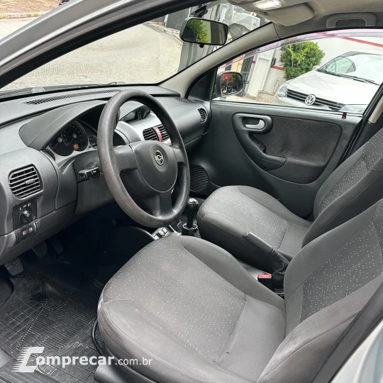 CORSA 1.4 MPFI Premium Sedan 8V