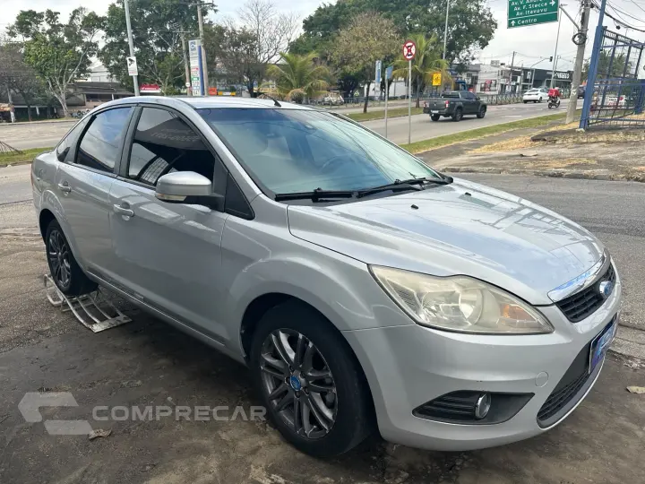FOCUS SEDAN
