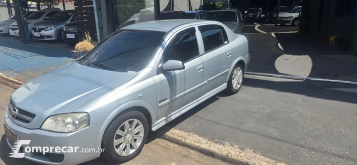 ASTRA 2.0 MPFI Advantage Sedan 8V