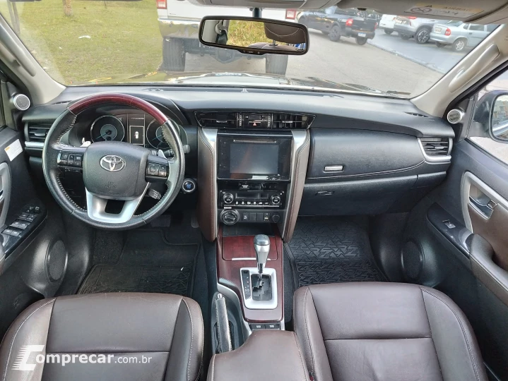 HILUX 2.8 SW4 4X4 8V