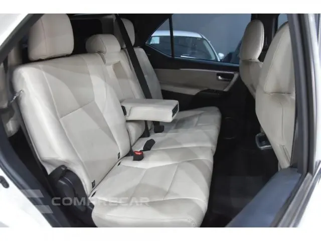 HILUX SW4 - 2.8 D-4D TURBO DIAMOND 7L AUTOMÁTICO