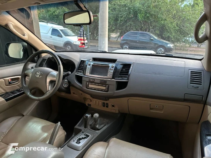 Hilux SW4 SRV D4-D 4x4 3.0 TDI Dies. Aut