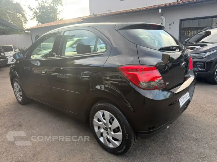 Onix Hatch 1.4 4P FLEX LT