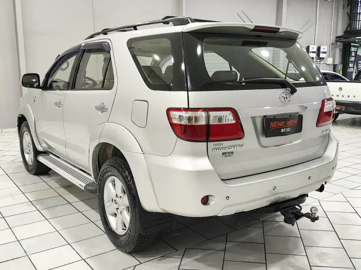 Hilux SW4 SRV D4-D 4x4 3.0 TDI Dies. Aut