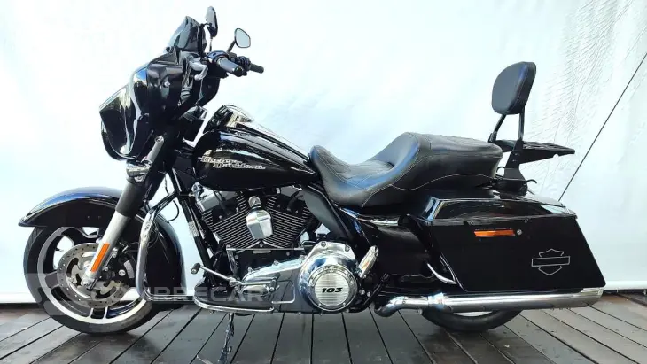 HARLEY-DAVIDSON STREET GLIDE