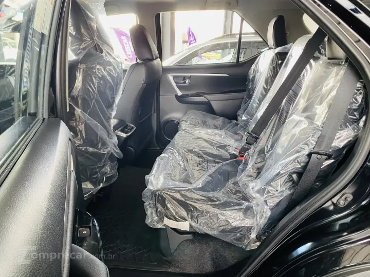 HILUX SW4 2.8 D-4D TURBO DIESEL SRX PLATINUM 7L 4X4 AUTOMÁTI