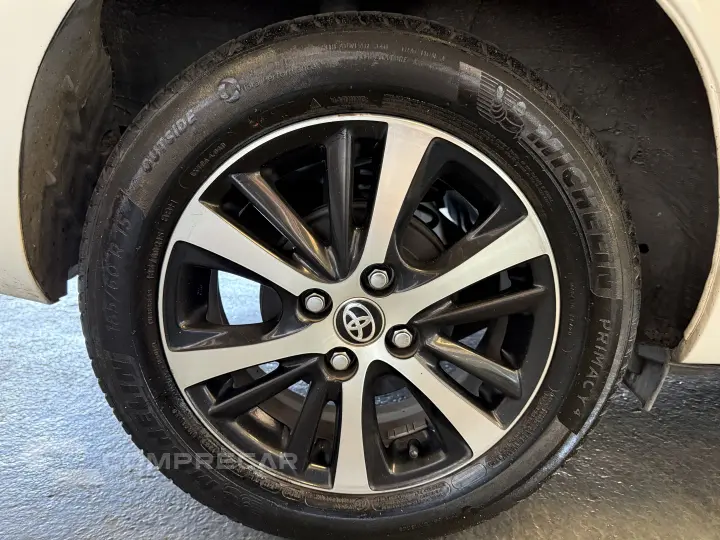 YARIS 1.5 16V Sedan XS Connect