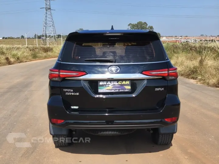 HILUX SW4 2.8 D-4D TURBO DIESEL SRX 4X4 AUTOMÁTICO