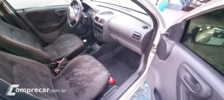 CORSA 1.0 MPFI Sedan 8V