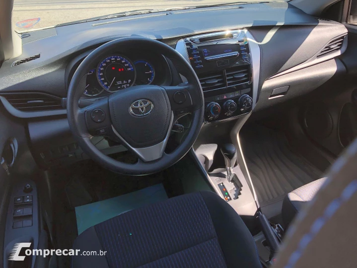 Yaris 1.5 16V Flex Sedan Xl Live Multidrive