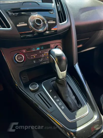 FOCUS 2.0 Titanium Fastback 16V