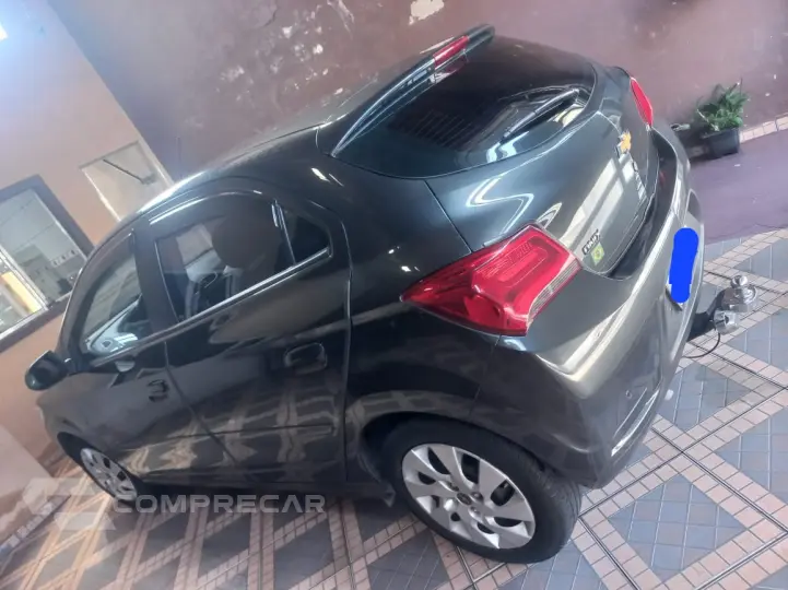 Onix 1.4 LT automático