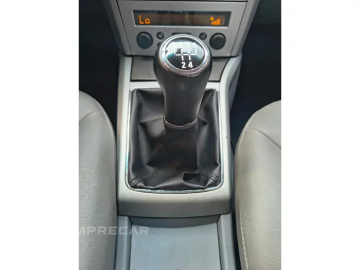 VECTRA 2.0 MPFI ELEGANCE 8V FLEX 4P MANUAL