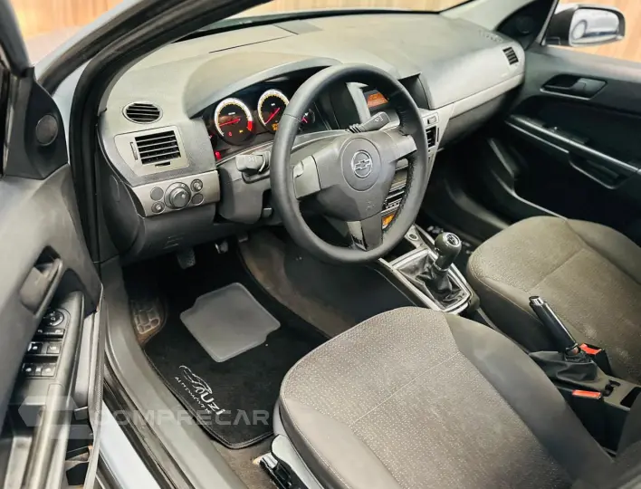 VECTRA 2.0 MPFI Expression 8V