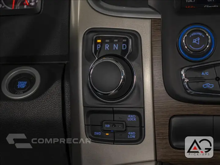 CLASSIC 5.7 V8 Laramie Night Edition CD 4X4