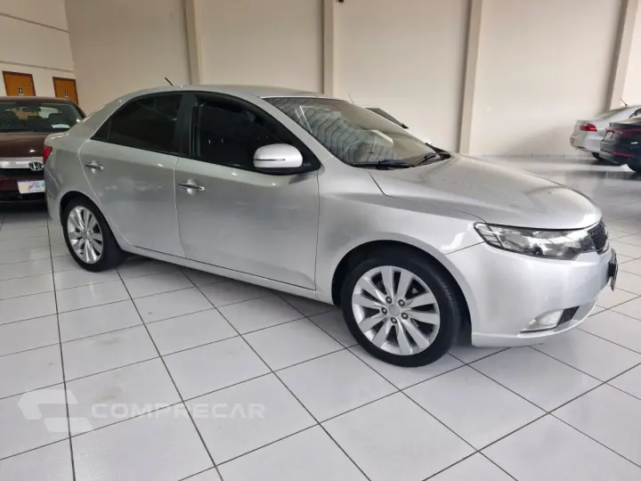 Cerato Sedan 1.6 16V 4P SX3 AUTOMÁTICO