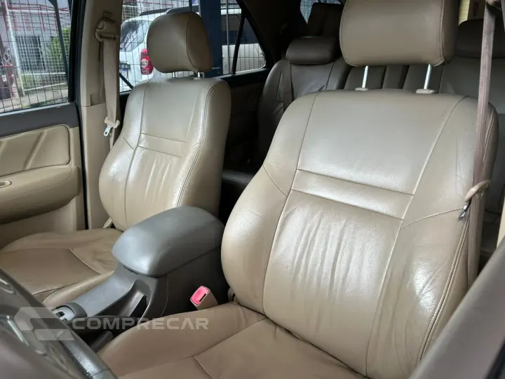 Hilux SW4 SRV D4-D 4x4 3.0 TDI Dies. Aut