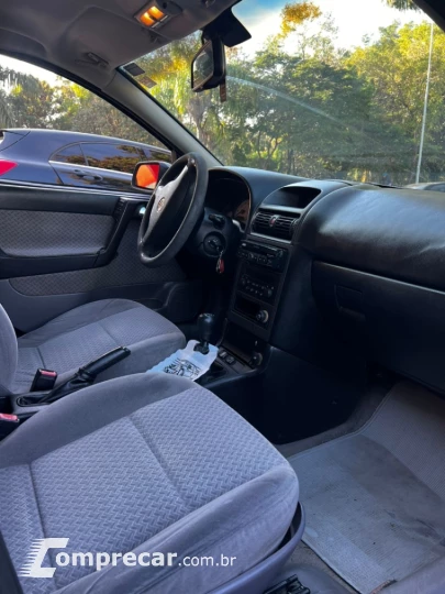 ASTRA 2.0 MPFI CD Sedan 8V