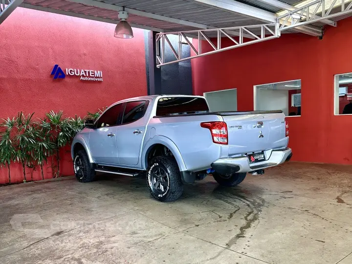 L200 TRITON 2.4 16V TURBO DIESEL SPORT HPE TOP CD 4P 4X4 AUT