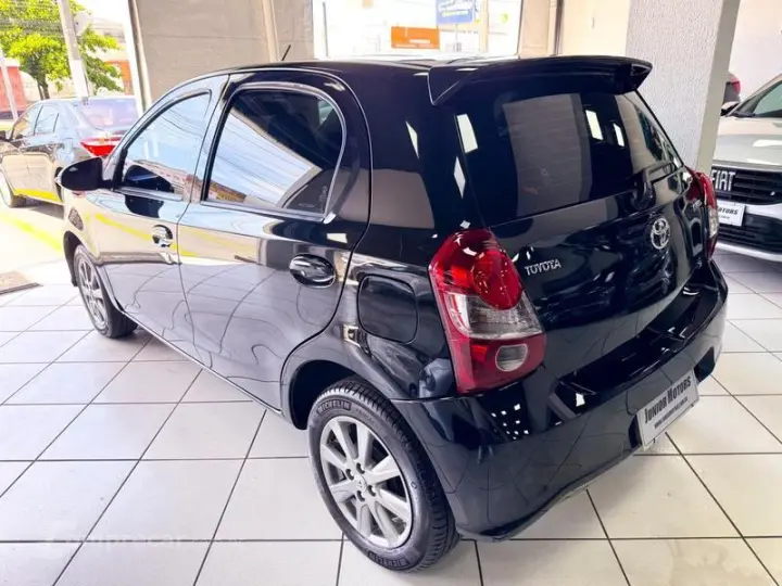 ETIOS HATCH X PLUS 15 MT