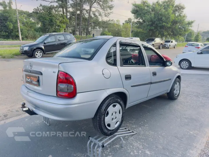 Classic Sedan 1.6 4P