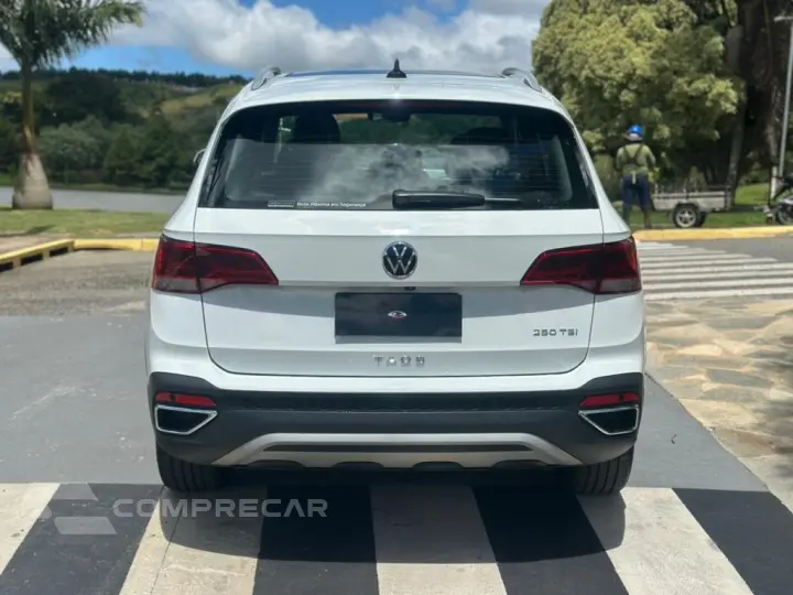 TAOS 1.4 250 TSI TOTAL FLEX HIGHLINE AUTOMÁTICO