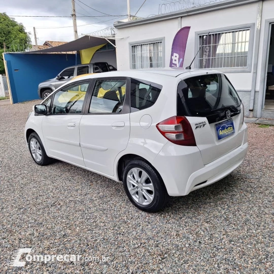 Fit 1.4 16V 4P LX FLEX