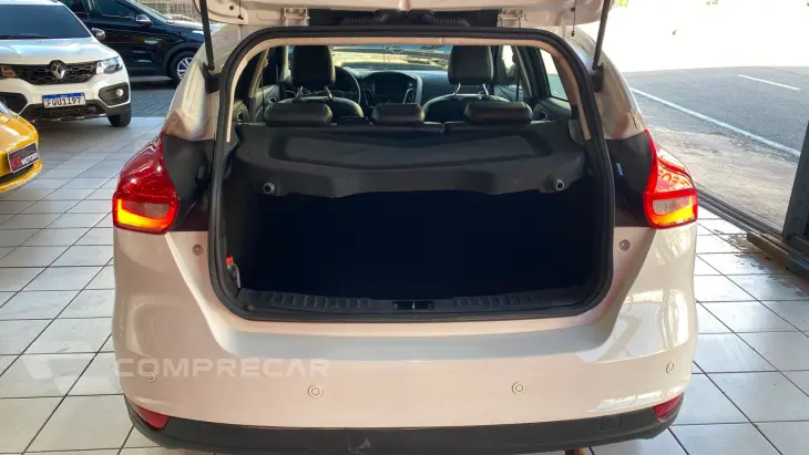 FORD FOCUS 2.0 TITANIUM HATCH 16V