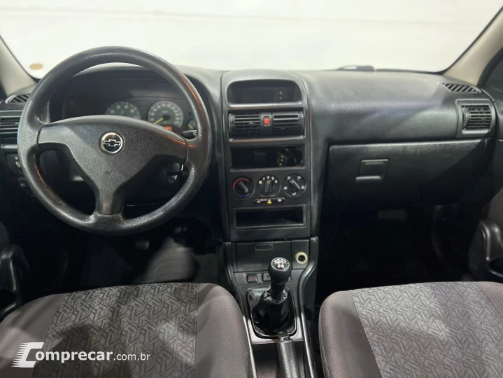 ASTRA 2.0 MPFI Advantage Sedan 8V